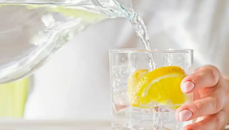 Limonlu Su Tüketmenin Bilinmeyen Faydaları: Doktor Açıkladı
