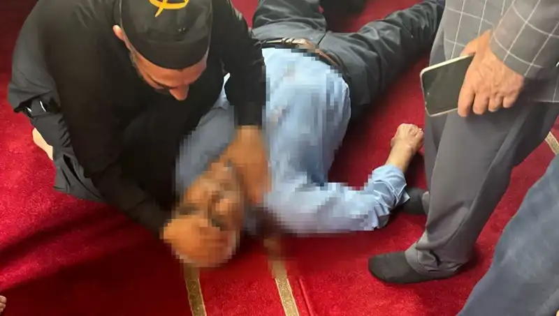Camide Namaz Kılarken Bıçaklanan Vatandaşın Hikayesi ve Son Gelişmeler