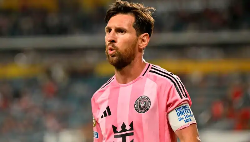Messi Debüt Maçında Beraberlik, Son Dakika Şutu Direkten Döndü!