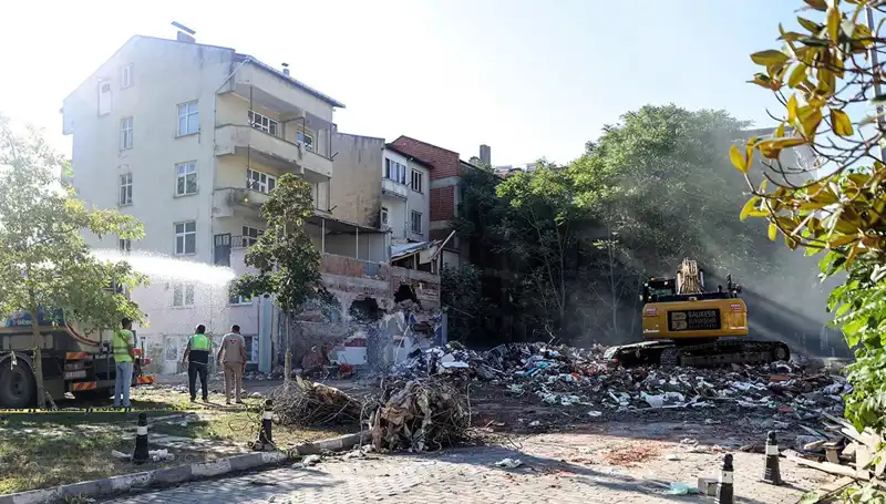 Sındırgı'da Deprem Korkusu: Artçı Sarsıntılar Devam Ediyor!