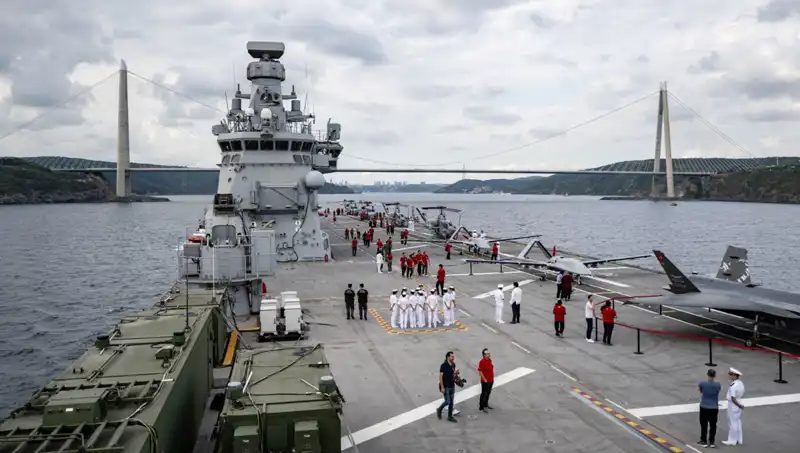 TCG Anadolu, Sarayburnu’ndan Veda Etti: Fırtına Öncesi Son Yolculuk