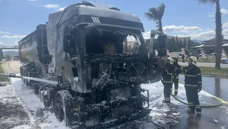 Kum Yüklü TIR Alev Alev Yandı: Kazanın Gözyaşları ve Mülk Kaybı