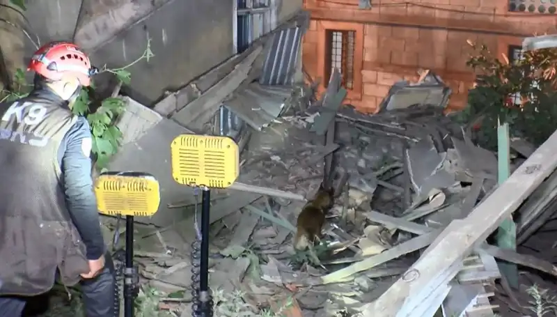 İstanbul'da Deprem Sonrası Çöken Bina: Can Kaybı ve Hasar Raporu