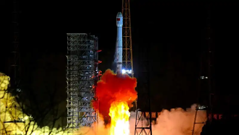 Çin Uzaya Tienvın-2 Asteroid Keşif Aracını Gönderdi: Uzayın Sırlarını Çözüyor