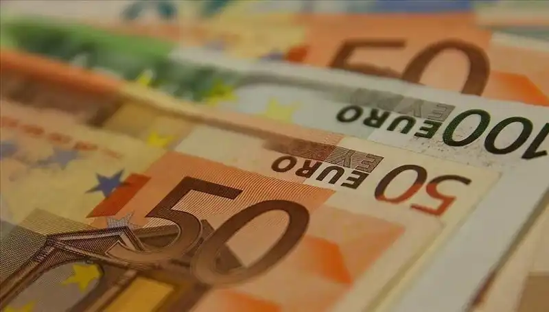Euro’nun Zirve İnişi: Düşüş Nedenleri ve Etkileri