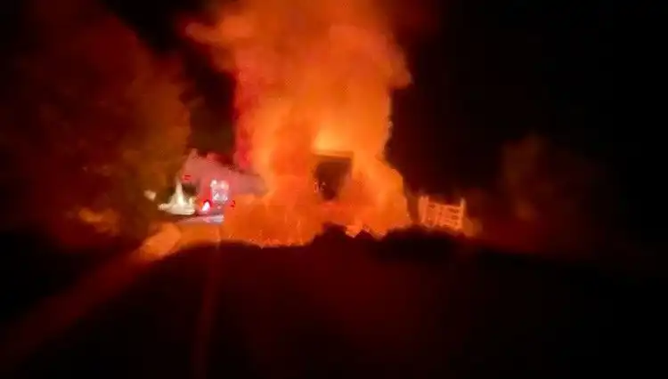 Seyir Halindeki Kamyonet Alev Alev Yandı: Olayın Detayları Şaşırtıyor