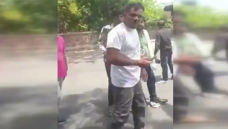 11A Yolcusu O Anları Paylaştı: "Biri Beni Yakaladı"