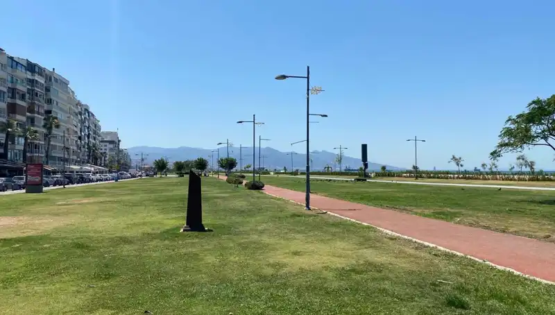 İzmir’de Sıcaklık Rekoru Kırıldı, Kordon Havasız Kaldı!