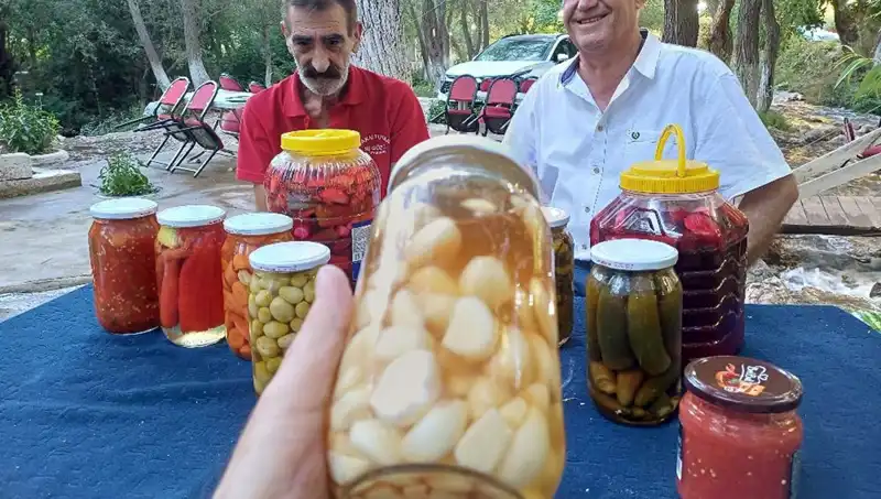 Araban Sarımsağı ile Şifa Dağıtan Geleneksel Turşu Tarifi