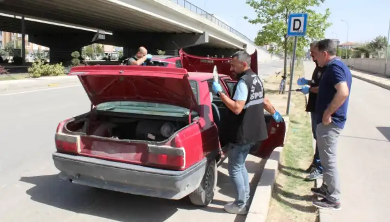 Yakıtı Bitince Aracını Değiştiren Hırsızın Eğlenceli Kaçışı
