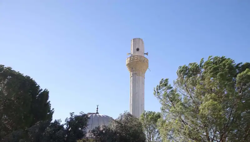 Muğla'da Şiddetli Fırtına: Minareyle Evlerin Çatıları Uçtu