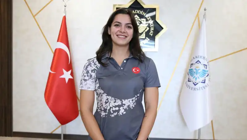 Esra'nın Altın Madalya Yolculuğu: Dünya Şampiyonluğuna Giden İcatçı Hedef