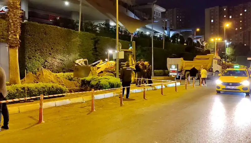 Küçükçekmece'de Doğal Gaz Borusu Paniği: Yangın, Tahliye ve Acil Müdahale!