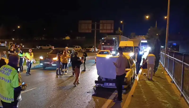 Otoyolda Kuralsız Geri Dönüş Yapan Araç Kazaya Neden Oldu: İki Çocuk Yaralı