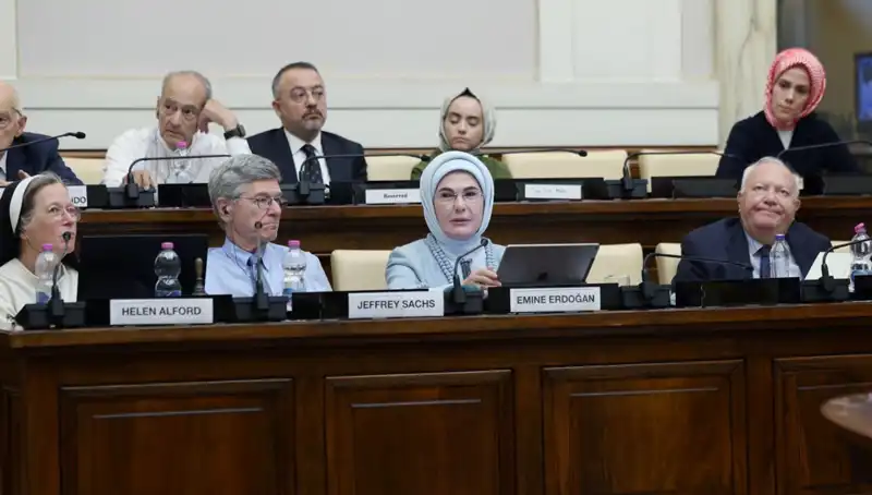 Emine Erdoğan, Vatikan'da "Dünya 5'ten Büyüktür" Mesajını Verdi!
