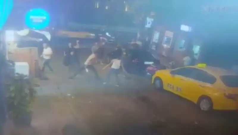 Beyoğlu'nda Laf Atma Kavgasında Kanlı Savaş: Neler Oldu?