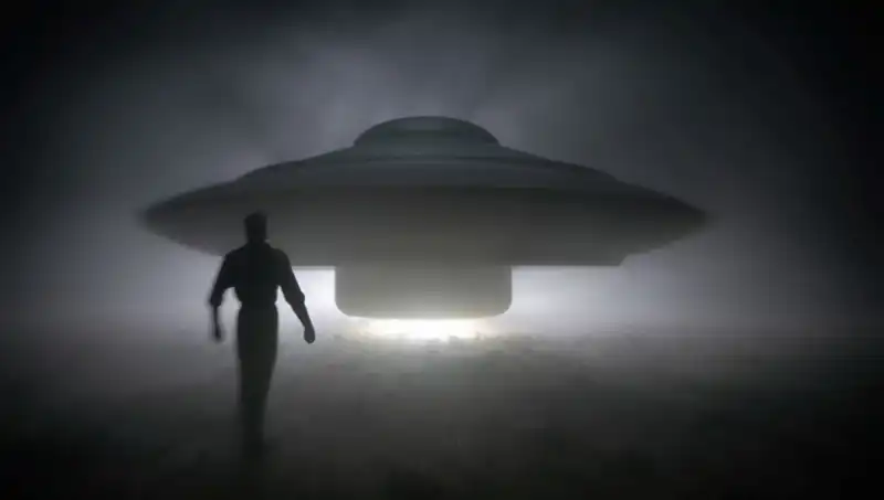 Uzmanından Şok Uyarı: UFO'lar Masum İnsanları Hedef Alıyor!