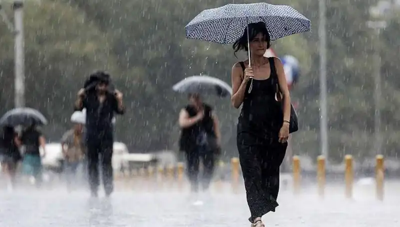 Meteoroloji Uyardı: İstanbul ve Ankara'ya Büyük Sağanak Yağış Geliyor!