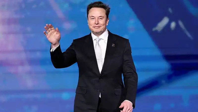Tesla, Fütüristik Yeni Modeli "Canavar"ı Resmen Rafa Kaldırdı