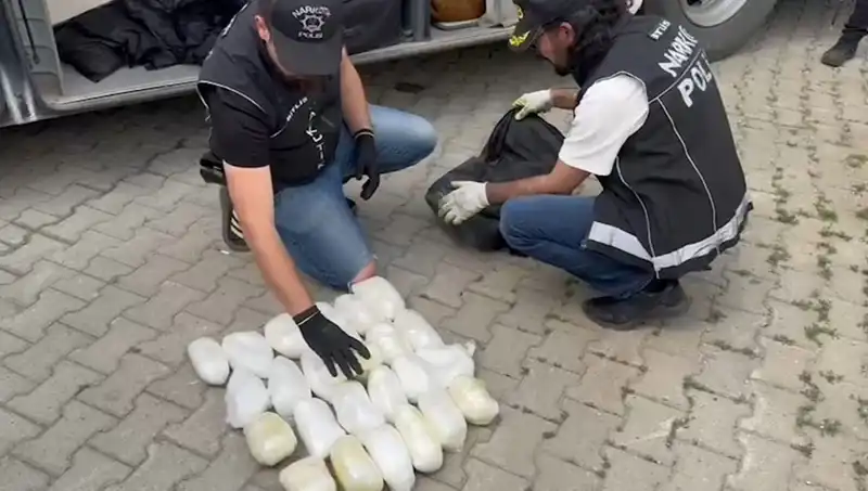 Yolcunun Valizinde Çıkan 13 Kilo Metamfetamin Şaşkınlık Yarattı
