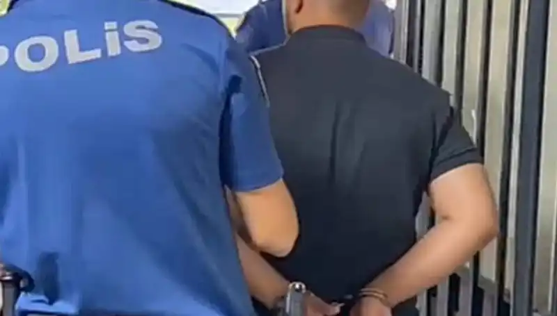 İzmir'de Polise Saldıran Şahsın Tutuklanması Şehirde Endişeye Yol Açtı
