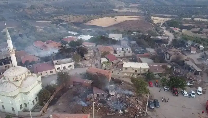 Çanakkale'de Yangın Felaketi: Ormanlık Alanlar Havadan Görüntülendi