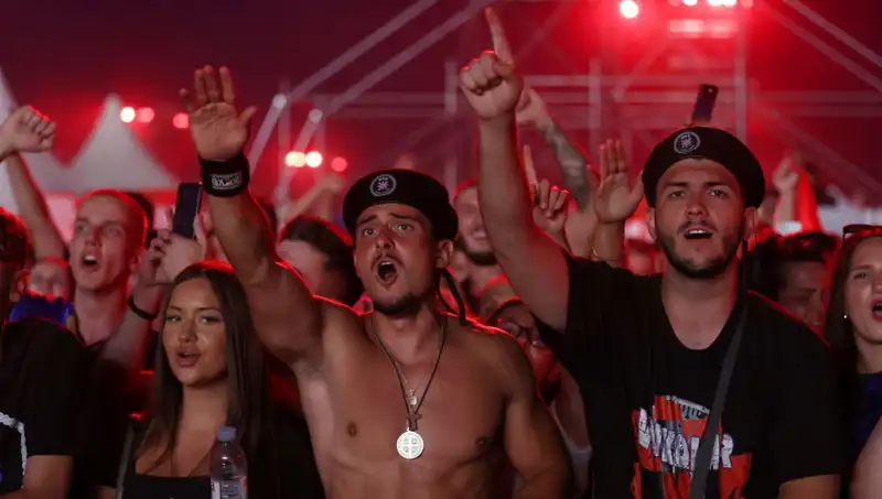 Thompson Konserinde Nazi Selamı Tartışmaları: Müzik Mi, Provokasyon Mu?