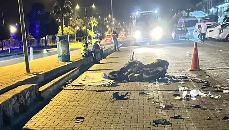Alanya’da Motosiklet Kazası: Sürücü Büyükközü Hastaneye Kaldırıldı