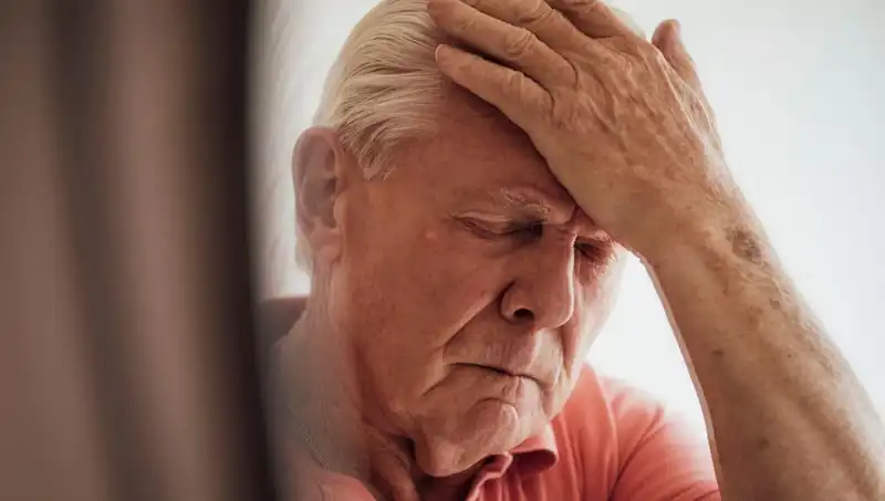 Yaşlılığa Bağlı Unutkanlık ile Alzheimer Arasındaki Ayrımlar Nedir?
