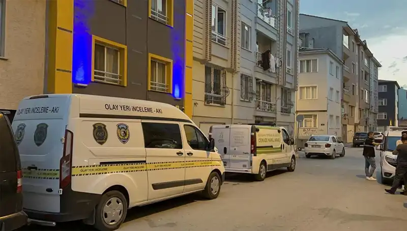 Apartman Merdiveninde Gizemli Ölüm: İtfaiye ve Polis Olay Yerinde