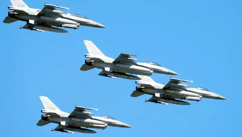 ABD, Ukraynalı Pilotlar İçin 310 Milyon Dolarlık F-16 Eğitimi Gerçekleştiriyor