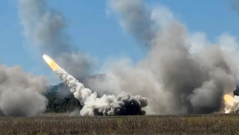 Avustralya’nın En Büyük Askeri Tatbikatında Tarihi HIMARS Atışı Gerçekleşti