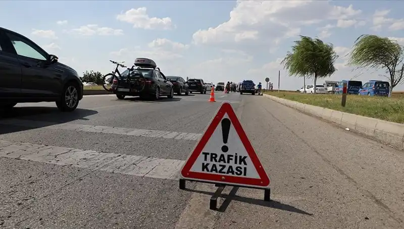 Adana'da Feci Kaza: Kamyon ve Otomobil Çarpıştı, Can Kaybı ve Yaralı