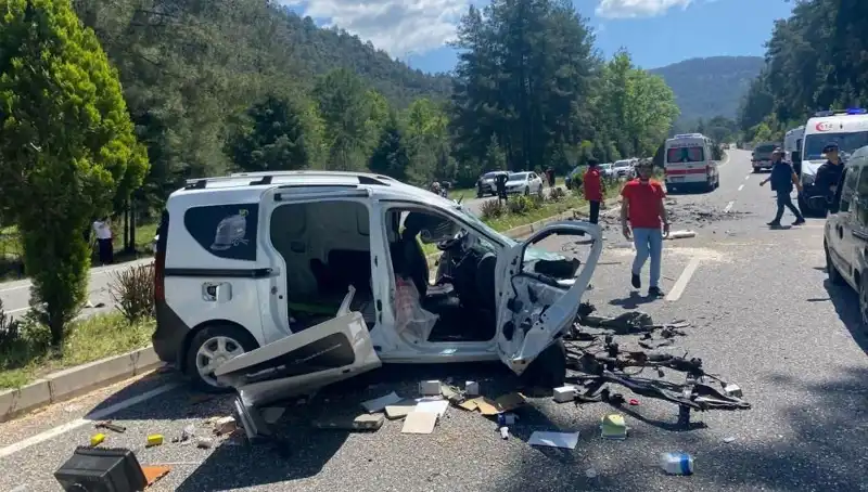Marmaris’te Şok Eden Kaza: Savaş Alanına Dönen Yolda Can Kaybı!
