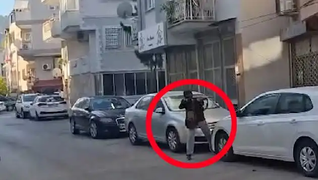 İzmir'de Saldırganla Çatışma Anları: Gerilim Dolu Olayın Detayları