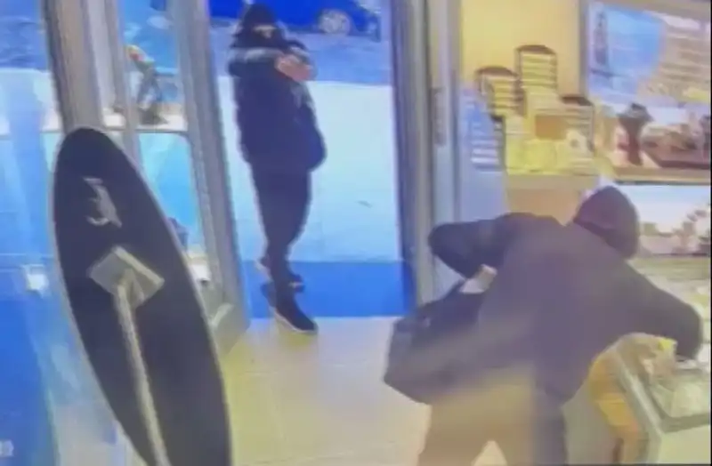 Ümraniye'de Maskeli Soyguncuların Feci İmajı: 5 Kişilik Çete Kampta