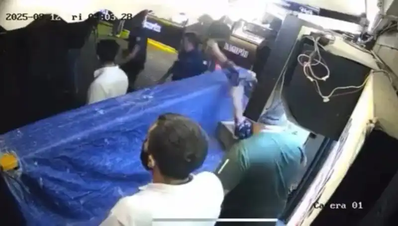 Ortaköy'de Gece Yarısı Göz Dolduran Olay: Tekme Tokat Kavga!