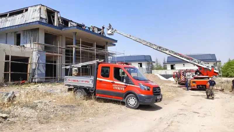 Ankara Gölbaşı’nda Villaları Tehdit Eden Büyük Yangın Paniğe Neden Oldu