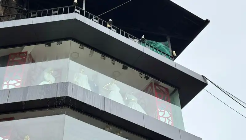 Giyim Mağazasında Korkutan Yangın: Alışveriş Keyfi Tehlikeye Girdi
